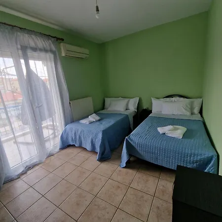 The Colorful House With Balcony View Apartman