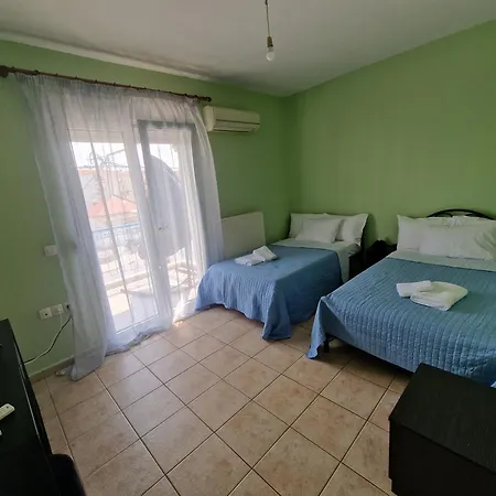 The Colorful House With Balcony View Apartman *